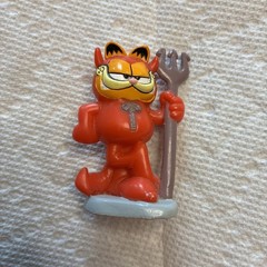 GARFIELD CAT IN HALLOWEEN RED DEVIL COSTUME WITH PITCHFORK VINTAGE TOY FIGURINE