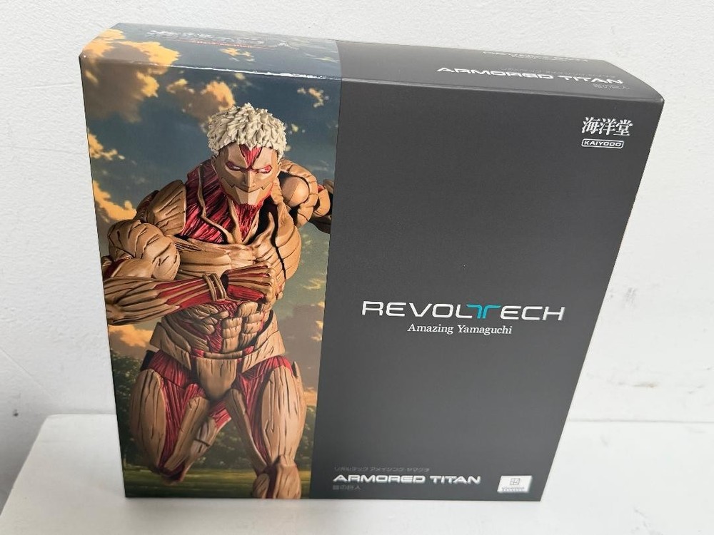 OFFICIAL Amazing Yamaguchi Revoltech Attack on Titan Armored Reiner (US SELLER)