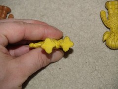 Diener Eraser Lizard Man & 2x Alien 2″ figure yellow rubber yellow brown