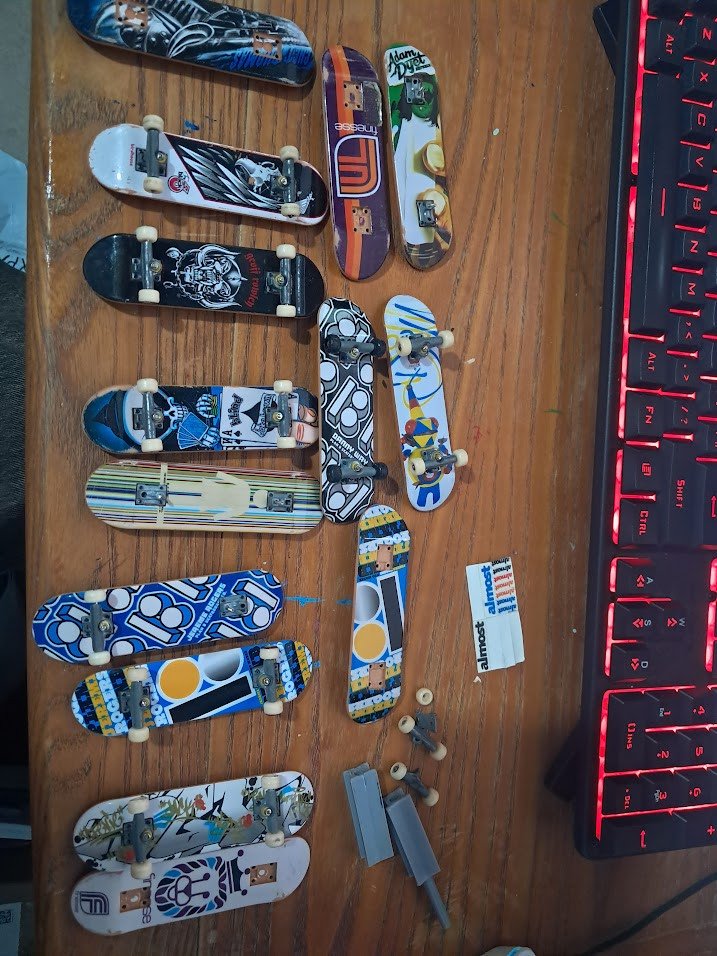 Tech deck lot everything in image