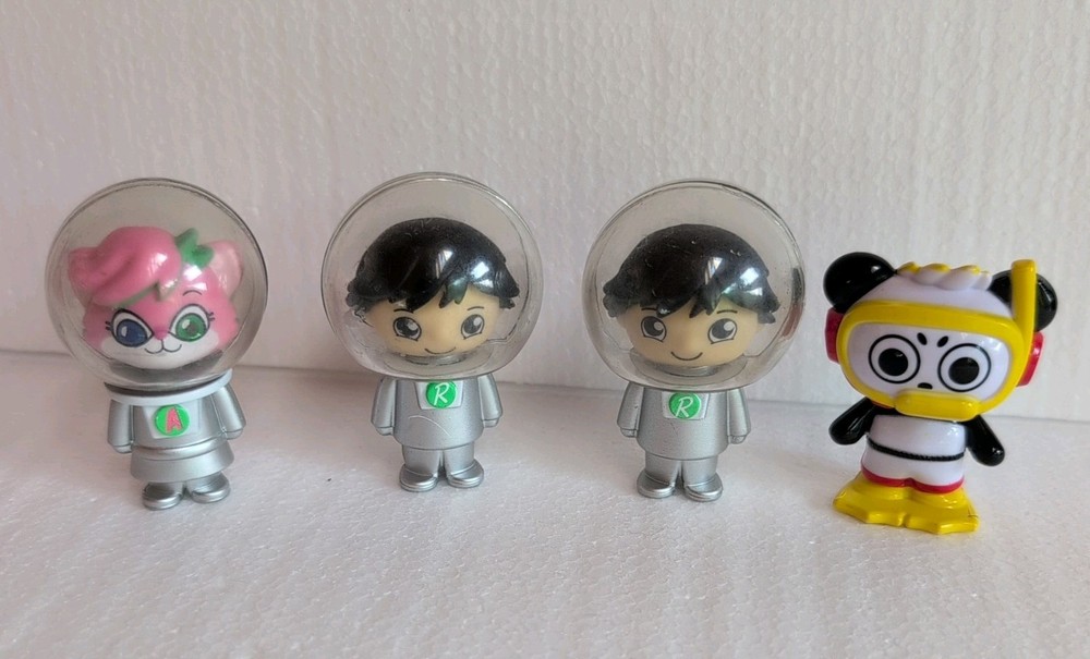 Ryans World Space Silver Astronaut 3″ Figures Toys Pink Alpha Lexa -Lot of 4