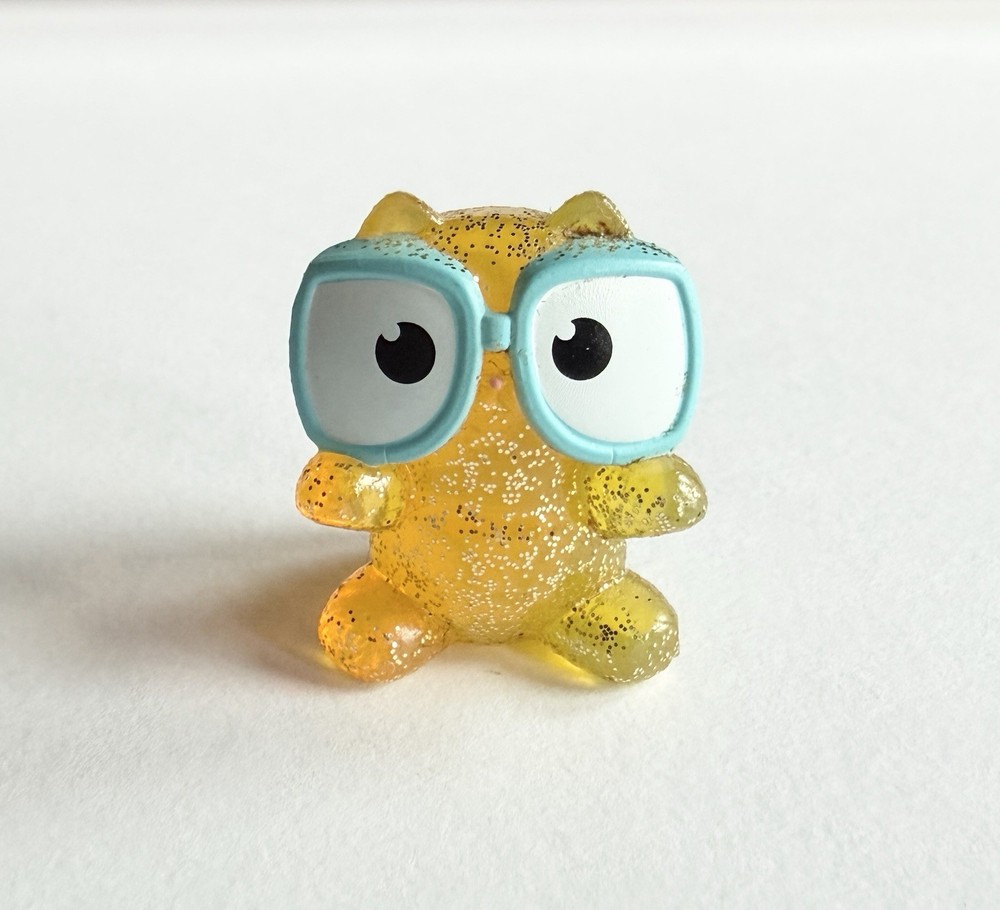 Hasbro Lost Kitties Sparkle Time Yellow Glitter Cat With Glasses Mini Figure