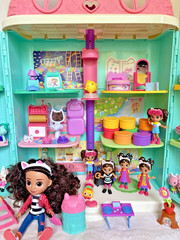 Gabby’s Dollhouse Purrfect Playset 2FT Tall Figures Cats Accessories Works
