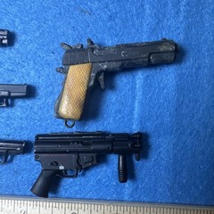 12″ ACTION FIGURE ACCESSORIES – METAL DIECAST PISTOLS AND SUBMACHINE GUN LOT