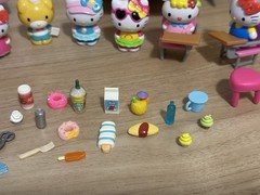 Hello Kitty Lot Of Figures, Accessories, And Vehicles School Bus Food Truck