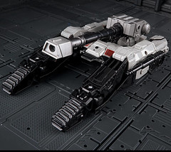 Jingke One Tank Megatron Transforming Robot Figure Ss114 18cm Toy Wonderful Gift