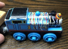 Thomas Wooden Train Happy Birtday Thomas & Cake Cargo Car Y4501 2012 Gullane