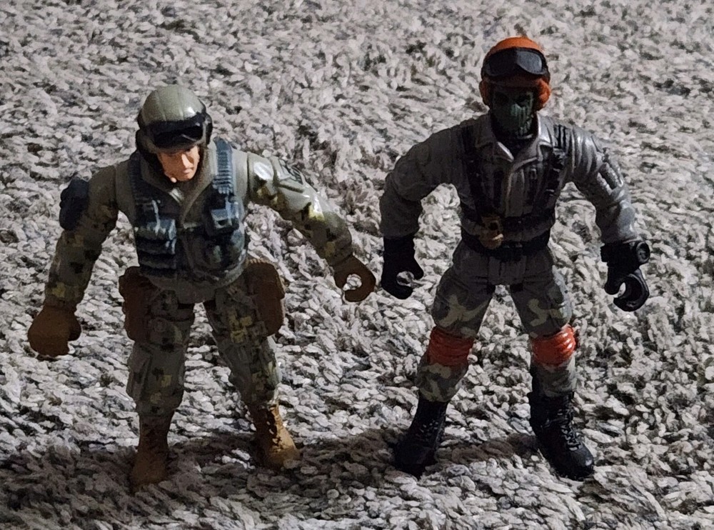 2 Chap Mei G.I. JOE Figures Pilot & Soldier Action Figures No Accessories
