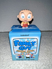 KIDROBOT FAMILY GUY FREAKIN SWEET MINI SERIS VINYL FIGURES SET OF 8 **NEW**