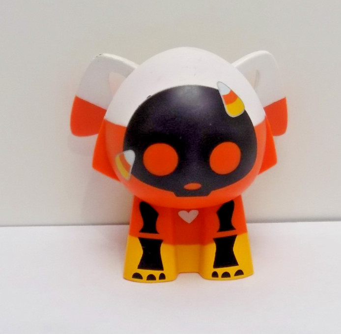 SKELANIMALS -2009 JAKKS – CANDY CORN DAX SKELANIMALS