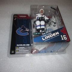 McFarlane 2004 Trevor Linden Vancouver Canucks NHL series 8 (rookie piece)