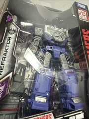 Transformers War For Cybertron Siege Refraktor Deluxe Class