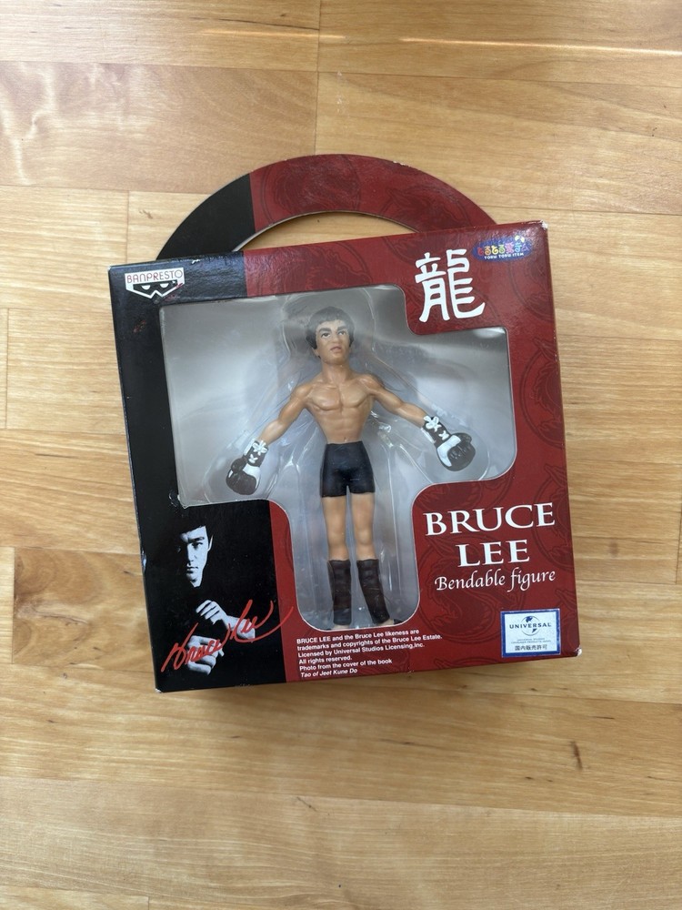 Bruce Lee Banpresto Action Bendable w/ boxing gloves Universal, 2000 claw crane!