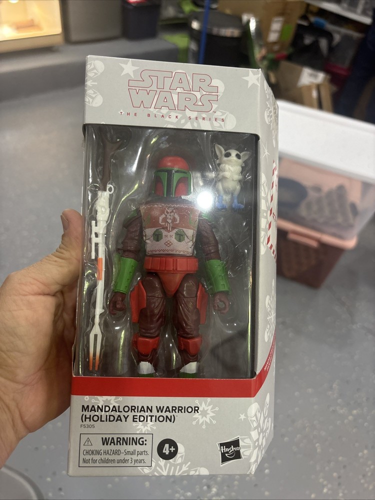 Star Wars Black Series Mandalorian 6″ Warrior Holiday Edition Target Exclusive
