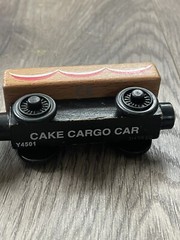 Thomas & Friends Wooden Railway HAPPY BIRTHDAY THOMAS Wood Train Cars Y4501