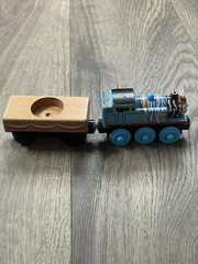 Thomas & Friends Wooden Railway HAPPY BIRTHDAY THOMAS Wood Train Cars Y4501
