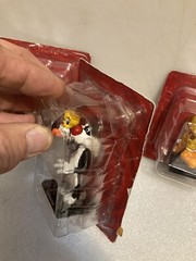 WARNER BROS LOONEY TUNES DIE CAST METAL CHARACTERS SYLVESTER AND TWEETY