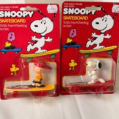 LOT of 2 Vintage 1972 SNOOPY Skateboard Figures Charlie Brown Peanuts NOS New