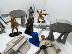 Lot of 16 Small Star Wars Figures Super Cool find!