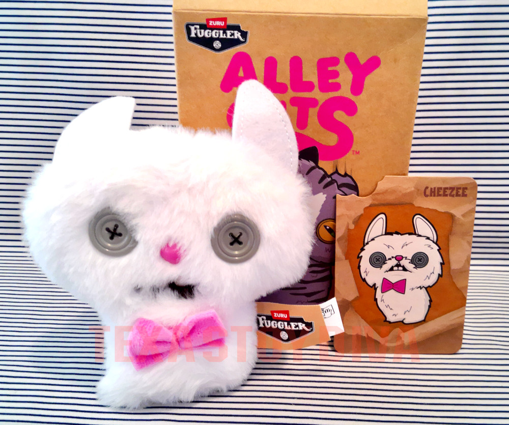 Zuru Fuggler Alley Cats Cheezee Calico Cat Plush Bag Charm Keychain 5″ & Card