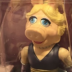 The Muppet Show 25 Years Miss Piggy Dressing Room Figure Palisades 2002