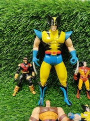Toy Biz Deluxe Wolverine Action Figure 1993 Marvel X-Men Cyclops Juggernaut