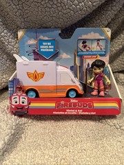 Disney Junior Firebuds Violet and Axl Figure and Ambulance Vehicle Set