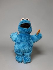 Hasbro Sesame Street Feed Me Cookie Monster Talking Vibrating 14 Inch Plush Toy