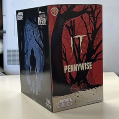 PENNYWISE Movie Maniacs IT Welcome To Derry Figure McFarlane Gold Label Sealed