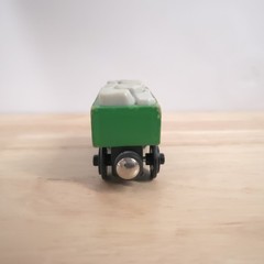 Thomas Wooden Railway Sodor China Clay 2 car Lot 1997 Britt Allcroft Red Green