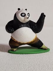 Kung Fu Panda PVC Figure TM & DWA DecoPac Green Base 2.5″ Cake Topper