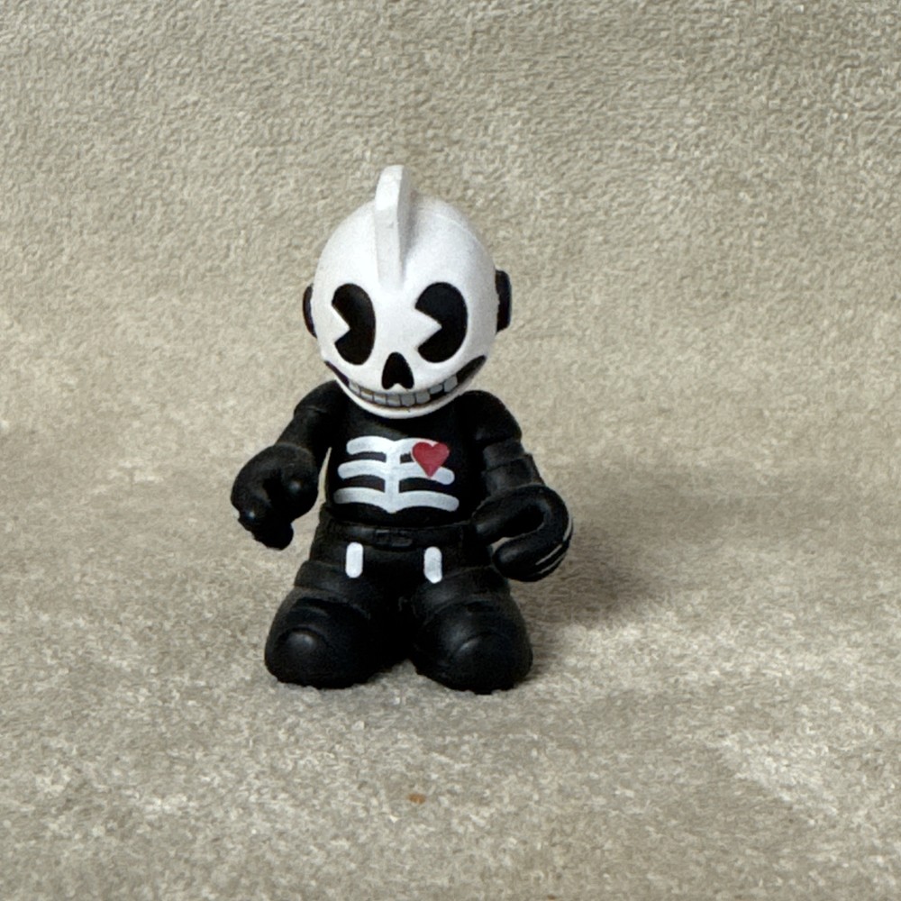 Kidrobot Super Mini Keychain Series 3 CHASE SKULLY Super Rare OG ORIGINAL /100