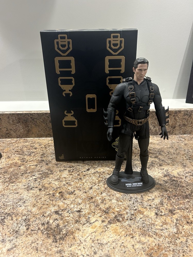 Bruce Wayne Hot Toys 1/6