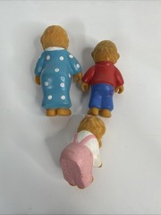 VINTAGE Berenstain Bear Vinyl Plastic Toy Lot Of 3 Figures And 2 Luggage Tags