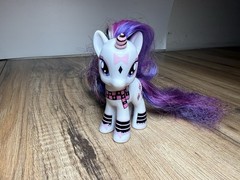 My Little Pony MLP Pony Mania Goth Rarity G4 3″ Brushable Pony FIM