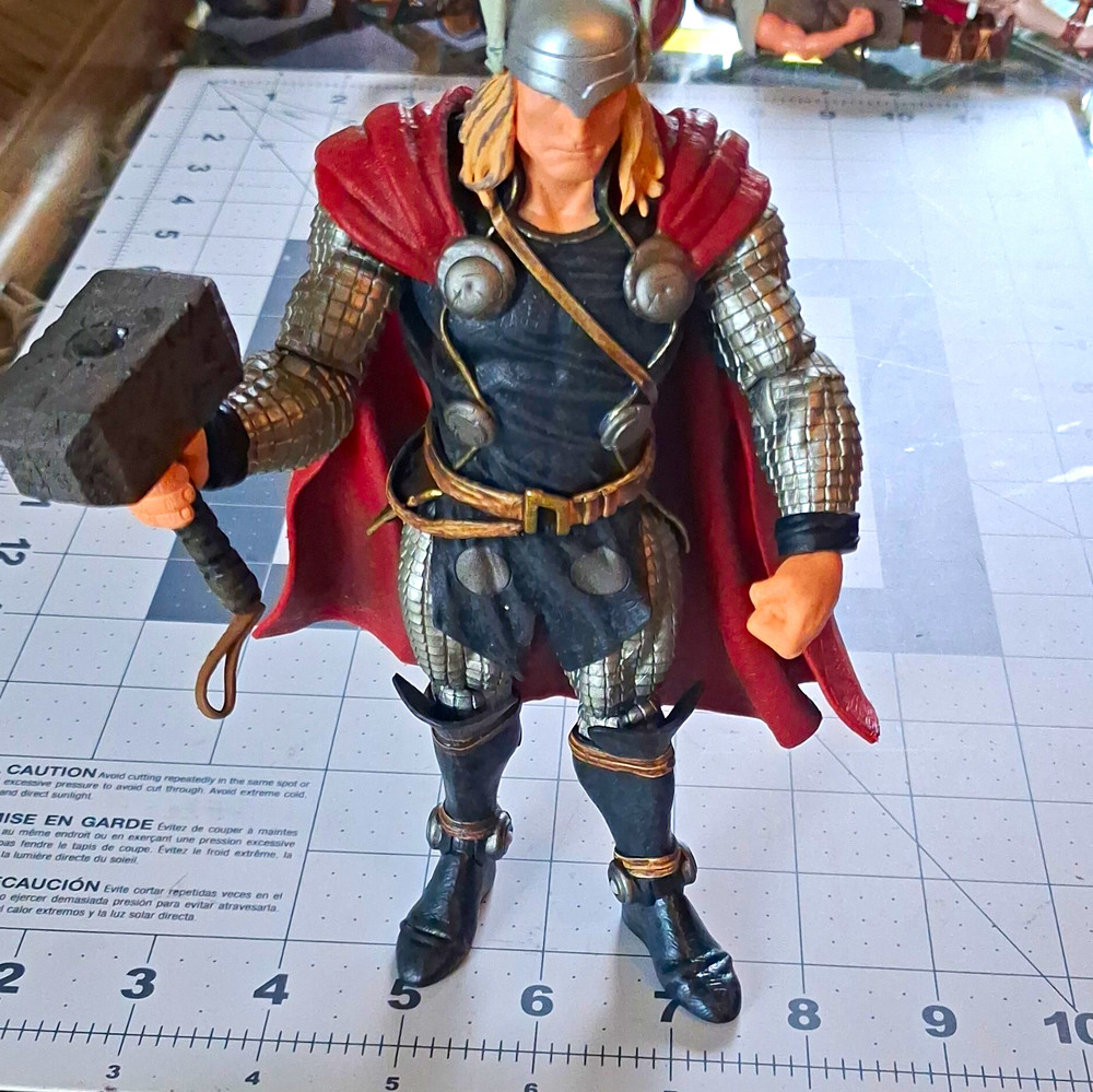 Marvel Thor Action Figure w/Hammer (Mjolnir) Red Cape Silver Helmet