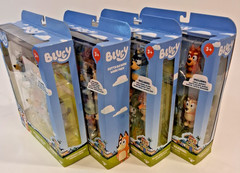Bluey Family and Mates Pack 32 Figure Multi Pack Chilli Bingo Honey Socks Chloe