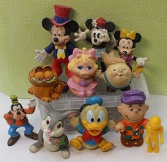 VINTAGE 10 PCS PLASTIC RUBBER TOY FIGURES DISNEY PEANUTS AVON GARFIELD