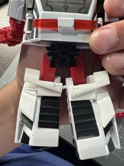 Transformers Kingdom Red Alert WFC Trilogy Deluxe Class Generations