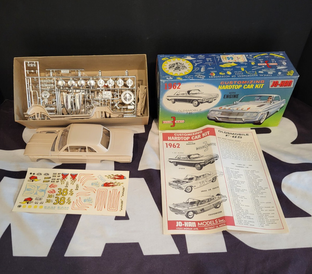 1962 Oldsmobile F-85 62 Model Kit JO-HAN 3 Way 1/25 MIB NEW Unbuilt