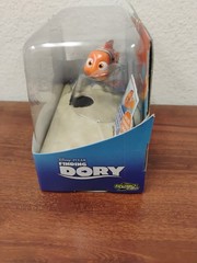 2015 Disney Pixar Finding DORY Swimming Nemo Bath Fish Battery Power Zuru