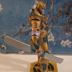 Marvel Avengers Endgame Thanos 5.25 In Action Figure With Hexagon Stand