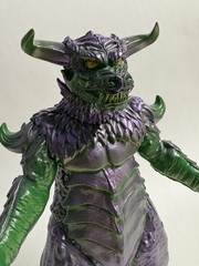 Mondo Pulgasauri Soft Vinyl 8 Inch Figure – Green/Purple Variant