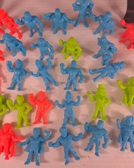Wendy’s DC Comics M.U.S.C.L.E. Style Mini Figure Lot 56 Green Blue Red Gold