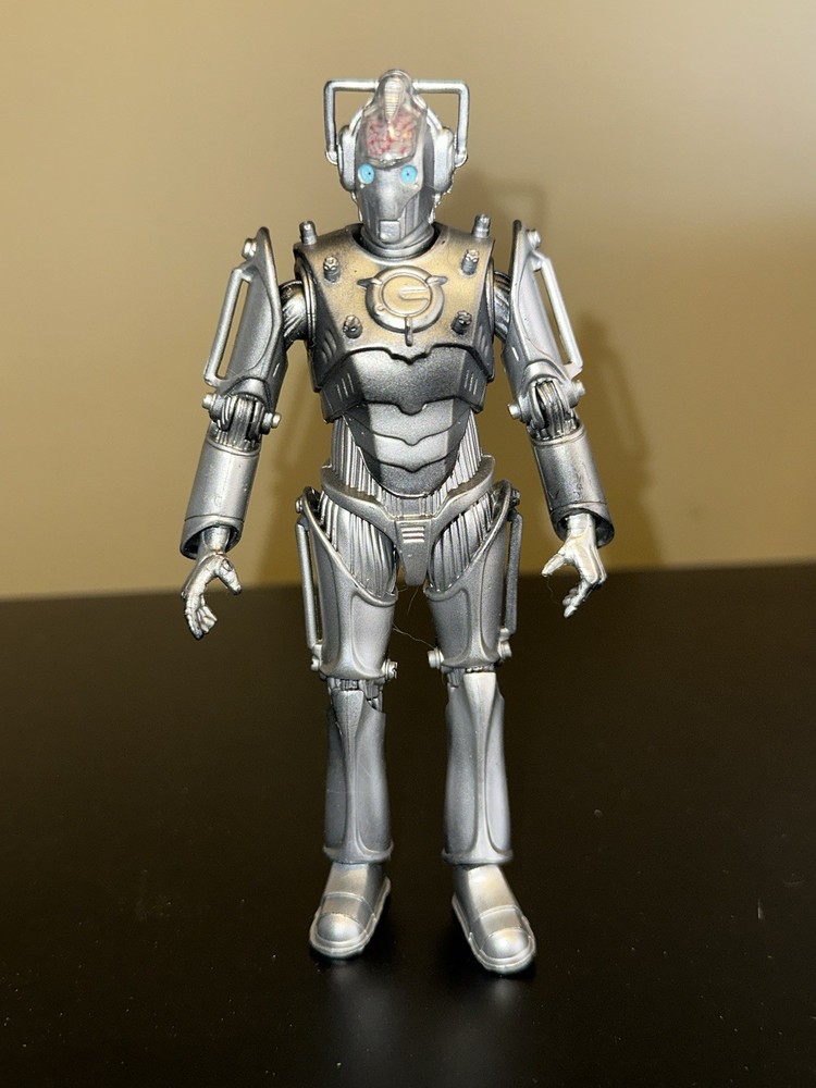 Doctor Who Cyberman Cyber Controller Figure Blue Eyes Variant Exposed Brain