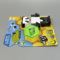Roblox Bee Swarm Simulator Panda Bear 5″ Figure Pk w/ Mystery Bee & Honeycomb