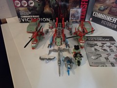 Hasbro Transformers Combiner Wars Victorion Set Complete.