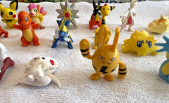 Lot of 20 – Pokémon PK China 1-3/4”- 2” Mini Figures variety