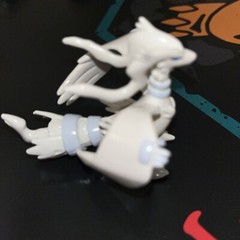 2011 Pokémon Collection Reshiram 2″ Figure New in Original Packaging