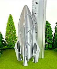 Futuristic Spaceship 6″ Tall – 3D Printed HO Scale, Shinny Metallic Appearance